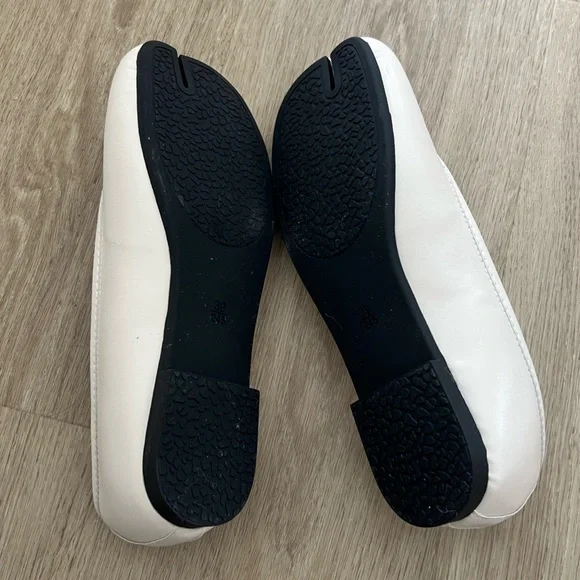 NWOT - Raboesy Tabi Ballet Flats (White) - Size 8 - Picture 5 of 7